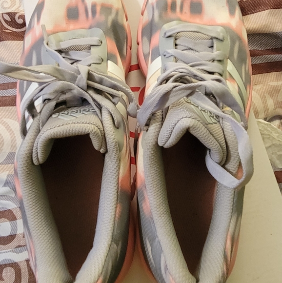 Womens Adidas shoes EUC - Picture 2 of 5